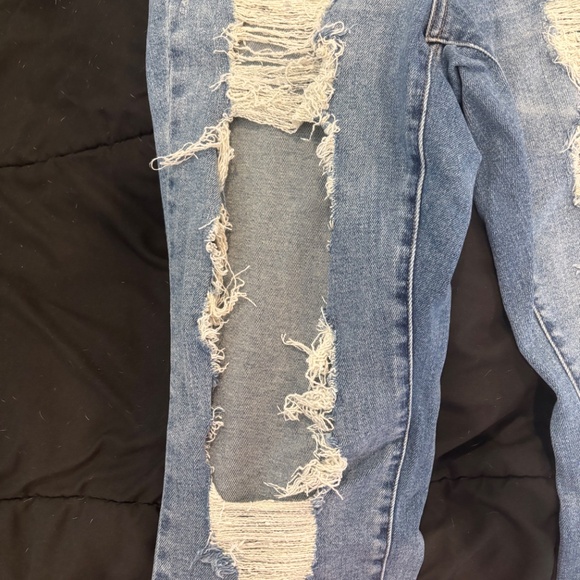 Judy Blue- Super Distressed straight leg jeans - Picture 3 of 5
